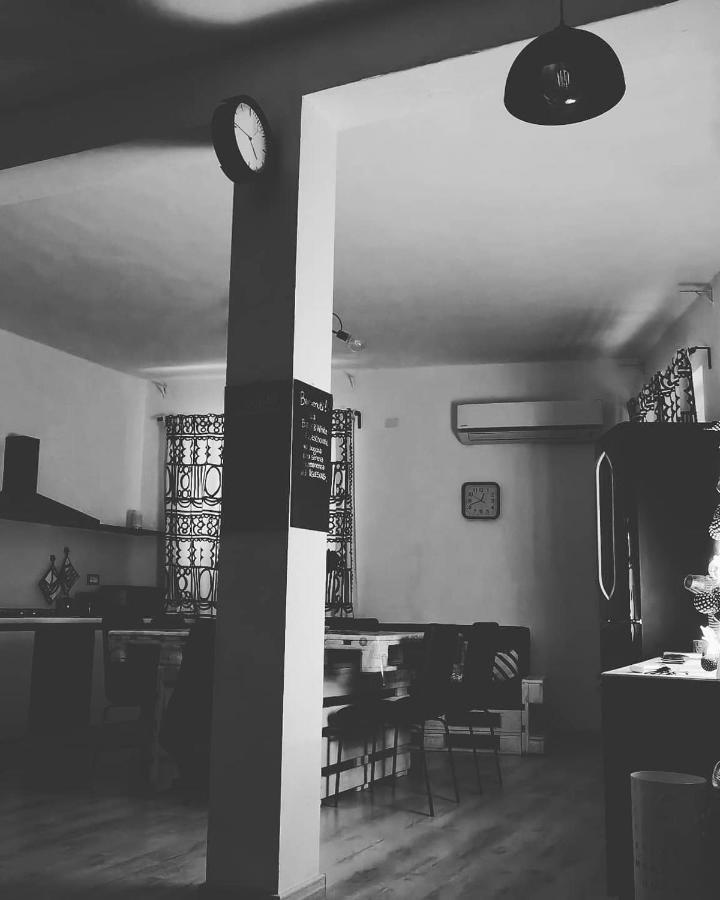 Black&White Guest House Iglesias Εξωτερικό φωτογραφία