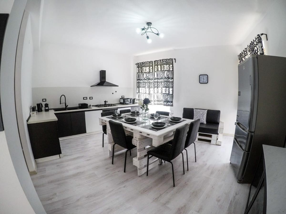 Black&White Guest House Iglesias Εξωτερικό φωτογραφία