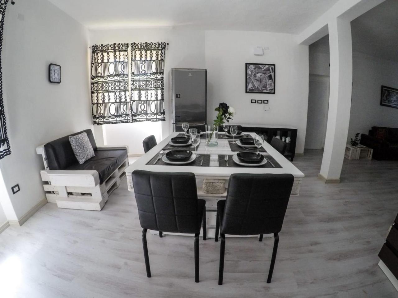 Black&White Guest House Iglesias Εξωτερικό φωτογραφία